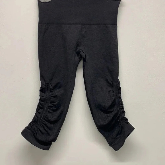 Lululemon Seamless In The Flow Crop Cropped Leggings Tights Pants Gray Size 2 - Picture 1 of 9